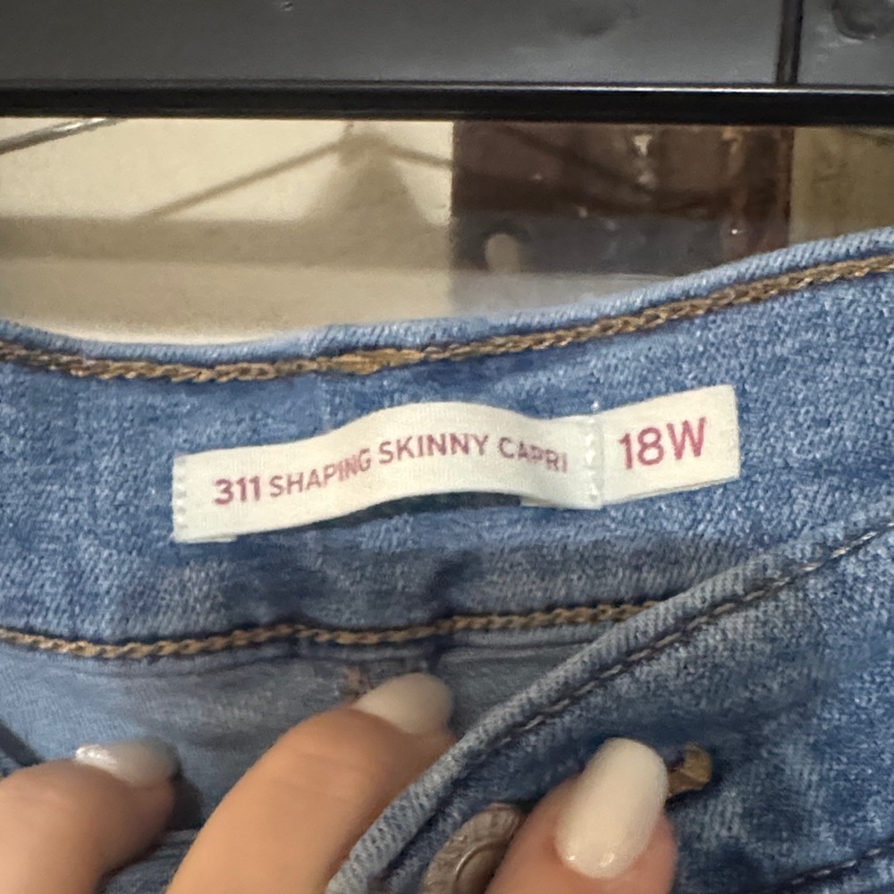 Light Blue Women’s Levi’s - Picture 2 of 4